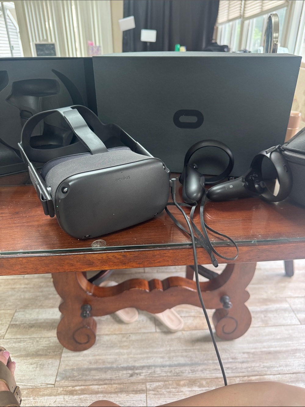 Oculus Quest I VR Headset with Controllers